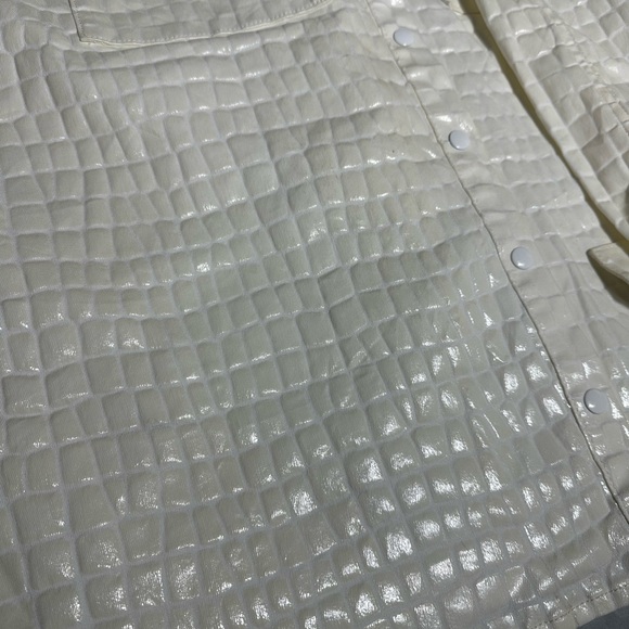 Good American Ivory Croc-Embossed Shirt - Picture 6 of 7